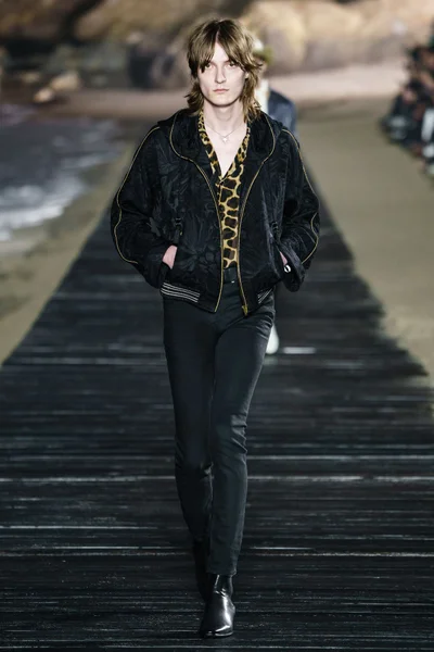 Look 28